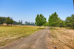 9561 Hwy-140, Eagle Point, OR 97524 - Photo 9