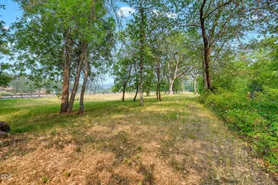 9561 Hwy-140, Eagle Point, OR 97524 - Photo 11