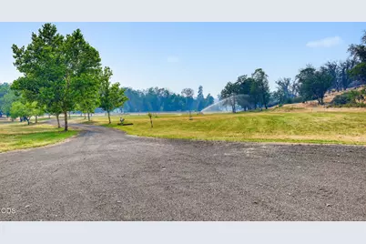 9561 Hwy-140, Eagle Point, OR 97524 - Photo 5