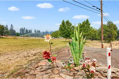 9561 Hwy-140, Eagle Point, OR 97524 - Photo 7