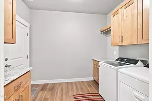 3117 Delorraine Dr, Medford, OR 97504 - Photo 23