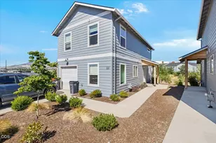 221 Dano Dr, Phoenix, OR 97535 - Photo 1