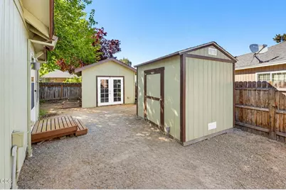 851 Ridgeway Circle, Medford, OR 97504 - Photo 3