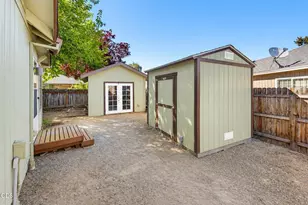 851 Ridgeway Cir, Medford, OR 97504 - Photo 3