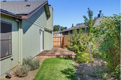 851 Ridgeway Circle, Medford, OR 97504 - Photo 35