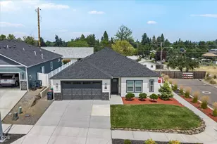 608 Nobility Dr, Medford, OR 97501 - Photo 27