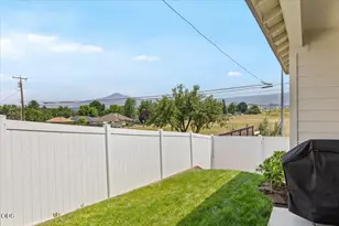 608 Nobility Dr, Medford, OR 97501 - Photo 25