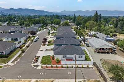 608 Nobility Drive, Medford, OR 97501 - Photo 29