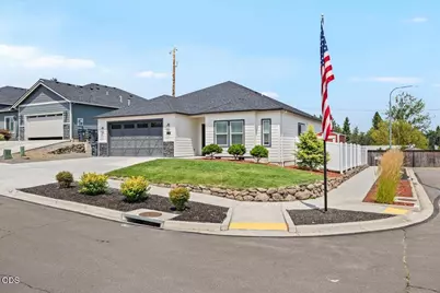 608 Nobility Drive, Medford, OR 97501 - Photo 3