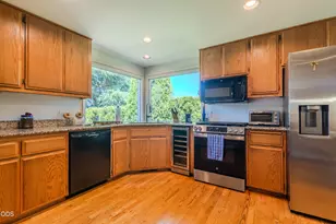 1829 Garden Dr, Medford, OR 97504 - Photo 9