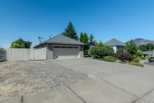 1829 Garden Dr, Medford, OR 97504 - Photo 27