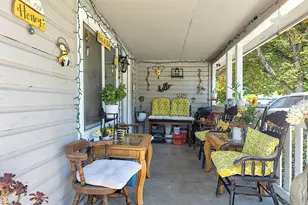 1550 Carnahan Dr, Grants Pass, OR 97527 - Photo 3
