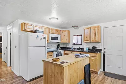 1741 Rogue River Highway, Grants Pass, OR 97527 - Photo 31