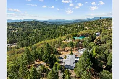 220 Burton Drive, Grants Pass, OR 97527 - Photo 5