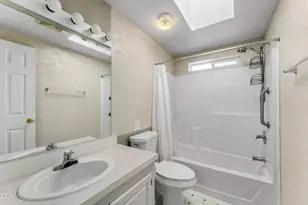 220 Burton Dr, Grants Pass, OR 97527 - Photo 25