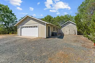 220 Burton Dr, Grants Pass, OR 97527 - Photo 35