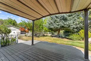220 Burton Dr, Grants Pass, OR 97527 - Photo 29