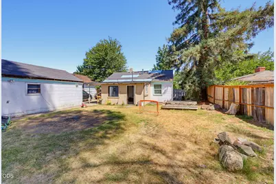 1407 Dakota Avenue, Medford, OR 97501 - Photo 25