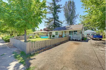 1407 Dakota Avenue, Medford, OR 97501 - Photo 1