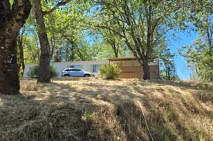 4618 Redwood Ave, Grants Pass, OR 97527 - Photo 3