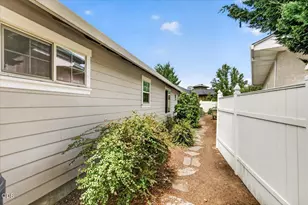 83 Hidden Valley Dr, Eagle Point, OR 97524 - Photo 41