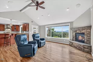 83 Hidden Valley Dr, Eagle Point, OR 97524 - Photo 9