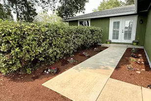 2607 Castle Cir, White City, OR 97503 - Photo 3