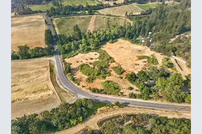 3545 Pioneer Road, Medford, OR 97501 - Photo 5
