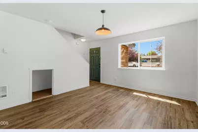 740 E Cascade Avenue, Sisters, OR 97759 - Photo 11