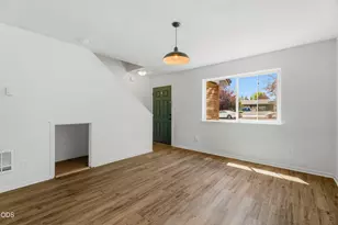 740 E Cascade Ave, Sisters, OR 97759 - Photo 11