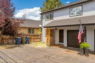 740 E Cascade Avenue, Sisters, OR 97759 - Photo 1