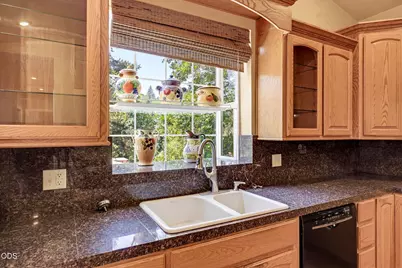 935 S 3rd Street, Jacksonville, OR 97530 - Photo 21