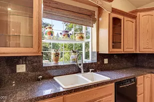 935 S 3rd St, Jacksonville, OR 97530 - Photo 21