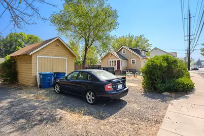 342 W Antler Avenue, Redmond, OR 97756 - Photo 5