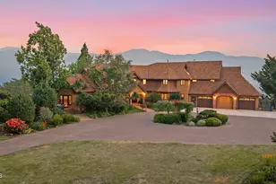 808 Pompadour Dr, Ashland, OR 97520 - Photo 9