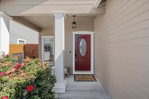 1084 Katie Mae Dr, Medford, OR 97501 - Photo 3