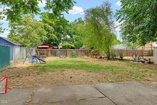1325 Spring St, Medford, OR 97504 - Photo 23