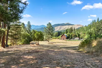 6918 Redwood Highway, Grants Pass, OR 97527 - Photo 23