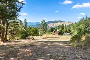 6918 Redwood Hwy, Grants Pass, OR 97527 - Photo 23