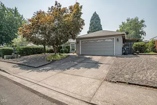 1173 Ginger Way, Medford, OR 97501 - Photo 3