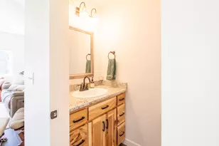2024 SW Family Ln, Grants Pass, OR 97527 - Photo 9