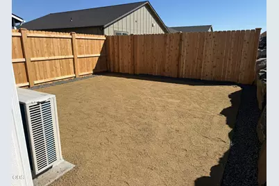 553 NE Mitchell Street, Madras, OR 97741 - Photo 9