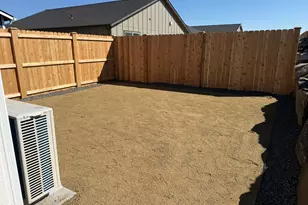 553 NE Mitchell St, Madras, OR 97741 - Photo 9