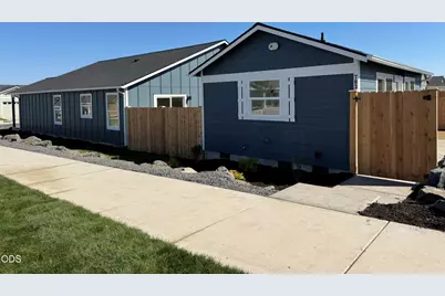 553 NE Mitchell Street, Madras, OR 97741 - Photo 3