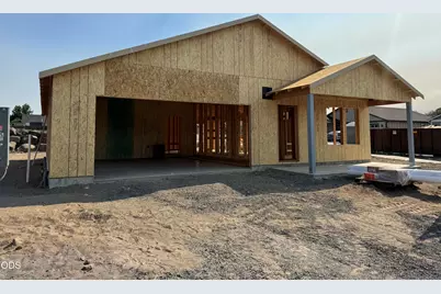 553 NE Mitchell Street, Madras, OR 97741 - Photo 5