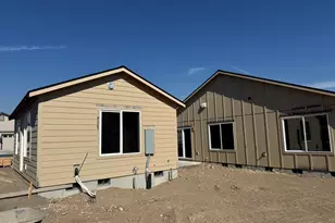 553 NE Mitchell St, Madras, OR 97741 - Photo 9