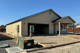 553 NE Mitchell St, Madras, OR 97741 - Photo 7