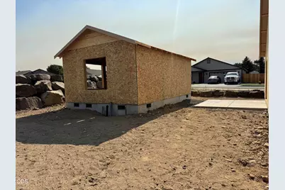 553 NE Mitchell Street, Madras, OR 97741 - Photo 11