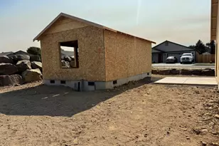 553 NE Mitchell St, Madras, OR 97741 - Photo 11