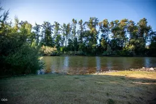 2990 S River Rd, Grants Pass, OR 97527 - Photo 1